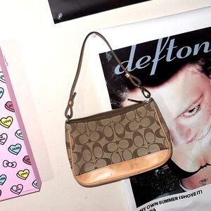 y2k tan vintage signature coach handbag! 💕